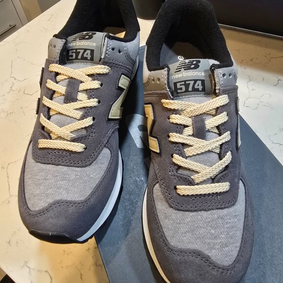 New Balance 574 Classics Womens Size 7 Style U574lgg Grey Beige NEW - Picture 3 of 8